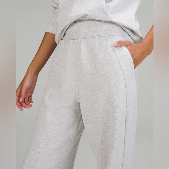 Lululemon Scuba High Rise Relaxed Joggers Heathered Light Gray Size 4 - Picture 4 of 9